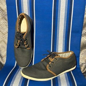 Ozono Navy Casual Shoes with Taupe Accents Men’s 7 EUR 41 EUC